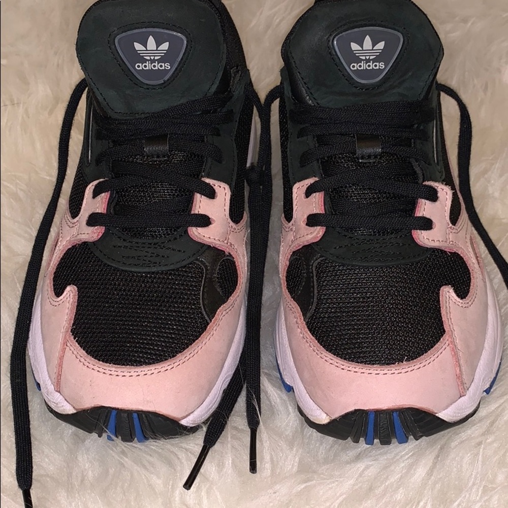 ADIDAS FALCON W. B28126